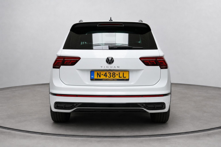 Volkswagen Tiguan 1.5 TSI 150pk R-Line | Carplay | Sfeerverlichting | Blind-Spot | Zwart optiek | Adaptive cruise