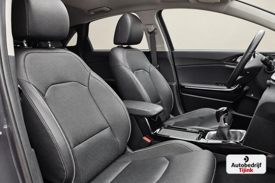 Kia Ceed 1.4 T-GDi ExecutiveLine | Navi | Pano | Trekhaak | Leer | Stoelverwarming | Keyless | Elek. stoelen |