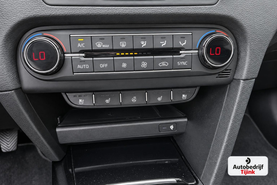 Kia Ceed 1.4 T-GDi ExecutiveLine | Navi | Pano | Trekhaak | Leer | Stoelverwarming | Keyless | Elek. stoelen |