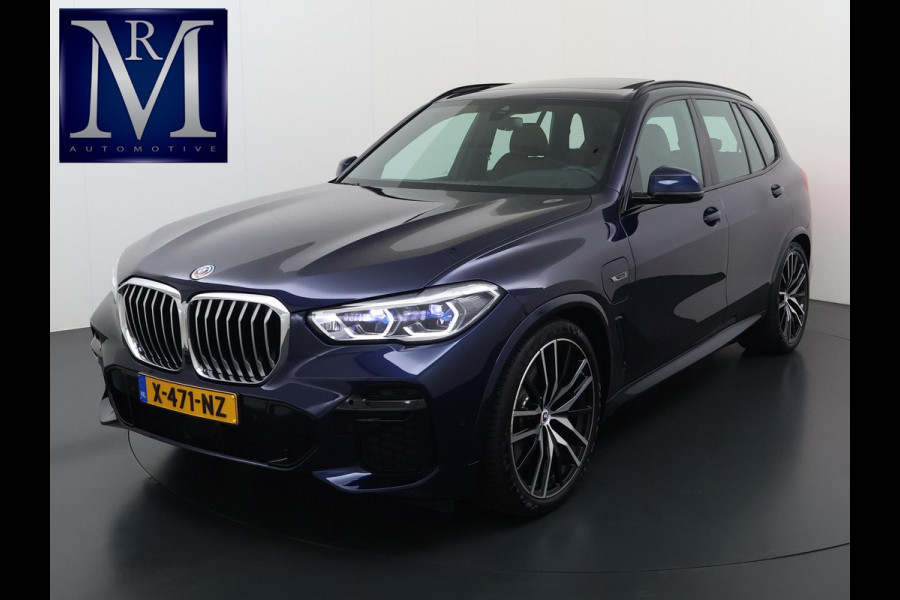 BMW X5 xDrive45e High Executive BOMVOL! | PANO | HARMAN KARDON | LASER LED | ELEK. ACHTER KLEP | ELEK. TREKHAAK | STOELVERWARMING | ELEK. MEM. SEAT | ACHTERUITRIJCAMERA | 22'' VELGEN | RIJKLAAR PRIJS + 12 MND BOVAG GARANTIE |