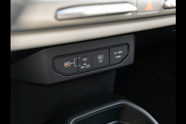 Kia EV4 GT-Line 81.4 kWh | Direct Leverbaar! | Navi. | Clima. | Adapt. Cruise. | Dodehoekassistentie | Stoel&Stuu Verwarming | Glazen Schuif-/Kanteldak | Harman Kardon | GT-Line Vegan Lederen Stoelbekleding