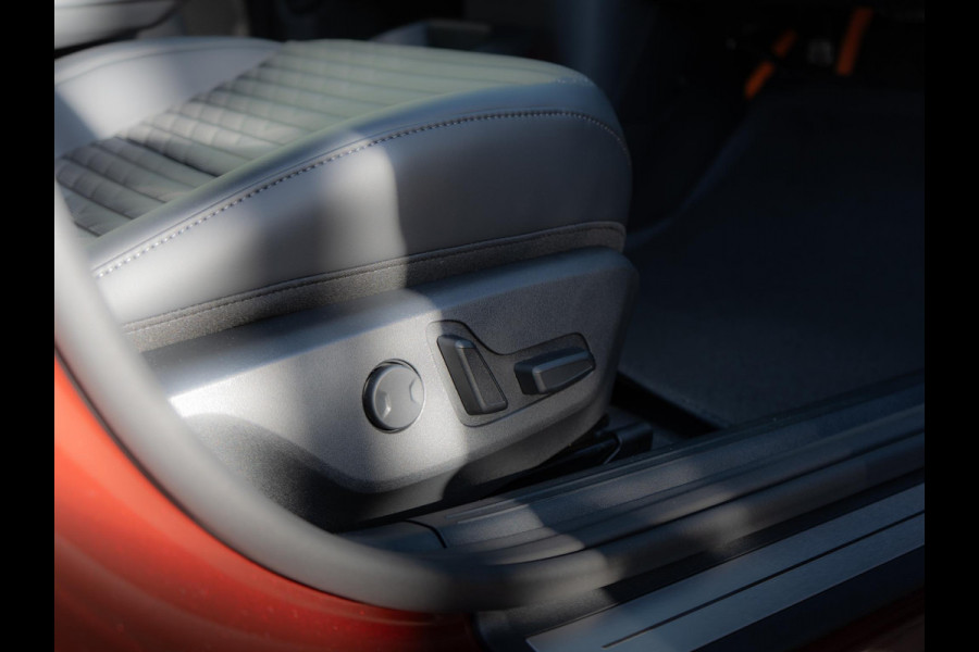 Kia EV4 GT-Line 81.4 kWh | Direct Leverbaar! | Navi. | Clima. | Adapt. Cruise. | Dodehoekassistentie | Stoel&Stuu Verwarming | Glazen Schuif-/Kanteldak | Harman Kardon | GT-Line Vegan Lederen Stoelbekleding