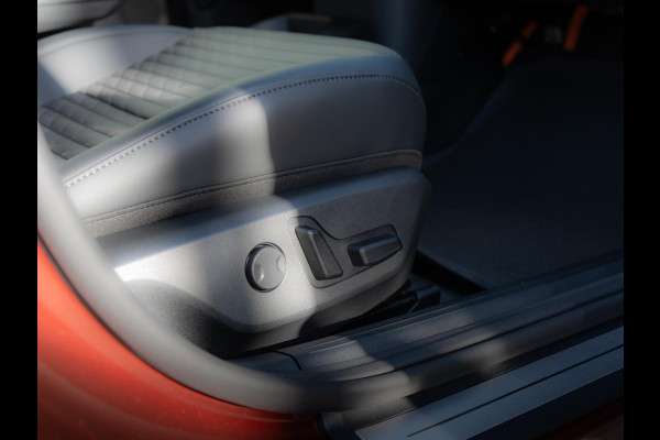 Kia EV4 GT-Line 81.4 kWh | Direct Leverbaar! | Navi. | Clima. | Adapt. Cruise. | Dodehoekassistentie | Stoel&Stuu Verwarming | Glazen Schuif-/Kanteldak | Harman Kardon | GT-Line Vegan Lederen Stoelbekleding
