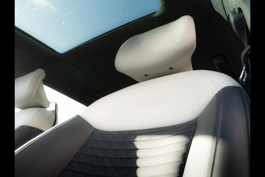 Kia EV4 GT-Line 81.4 kWh | Direct Leverbaar! | Navi. | Clima. | Adapt. Cruise. | Dodehoekassistentie | Stoel&Stuu Verwarming | Glazen Schuif-/Kanteldak | Harman Kardon | GT-Line Vegan Lederen Stoelbekleding