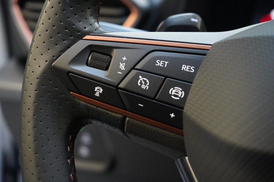 CUPRA Formentor 1.4 TSI e-Hybrid Essential | SoH 100% | Stuurverwarming | Sportstoelen | Carplay | Adaptive | Camera