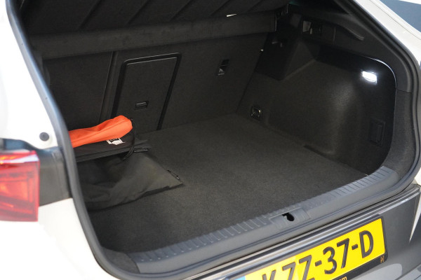 CUPRA Formentor 1.4 TSI e-Hybrid Essential | SoH 100% | Stuurverwarming | Sportstoelen | Carplay | Adaptive | Camera