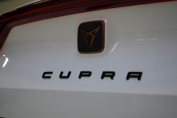 CUPRA Formentor 1.4 TSI e-Hybrid Essential | SoH 100% | Stuurverwarming | Sportstoelen | Carplay | Adaptive | Camera