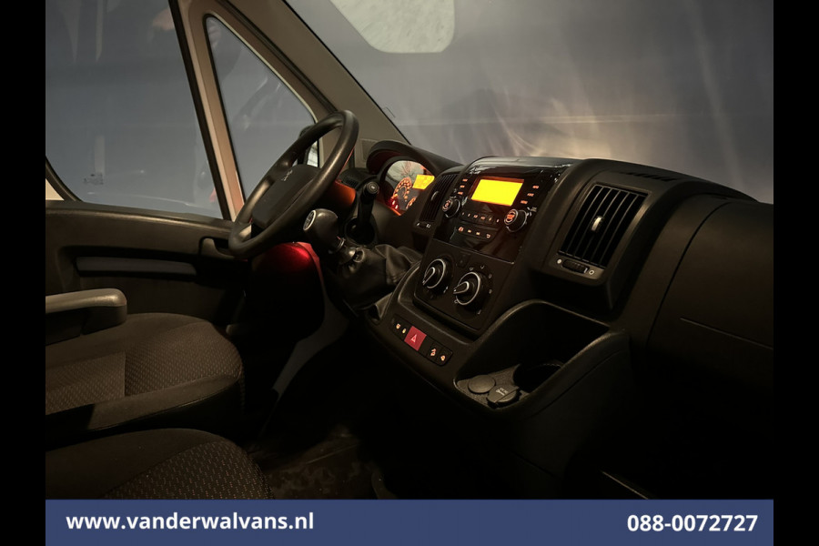 Peugeot Boxer 2.2 BlueHDi 141pk Bakwagen 436cm Lang Laadklep Euro6 Airco | 1055kg laadvermogen | Camera Cruisecontrol, Bijrijdersbank.