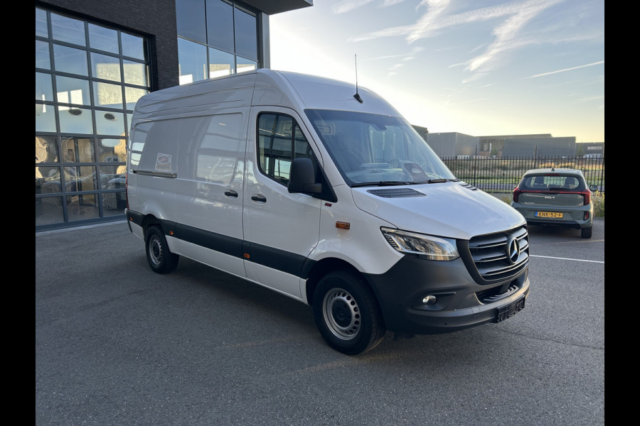 Mercedes-Benz Sprinter 317 CDI L2 H2 Pro LED / MBUX / Navigatie / Camera / Parkeersensoren / Cruise control / Airco