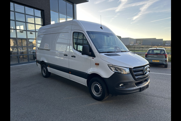 Mercedes-Benz Sprinter 317 CDI L2 H2 Pro LED / MBUX / Navigatie / Camera / Parkeersensoren / Cruise control / Airco