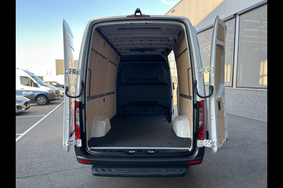 Mercedes-Benz Sprinter 317 CDI L2 H2 Pro LED / MBUX / Navigatie / Camera / Parkeersensoren / Cruise control / Airco