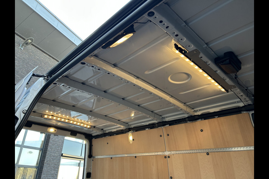 Mercedes-Benz Sprinter 317 CDI L2 H2 Pro LED / MBUX / Navigatie / Camera / Parkeersensoren / Cruise control / Airco