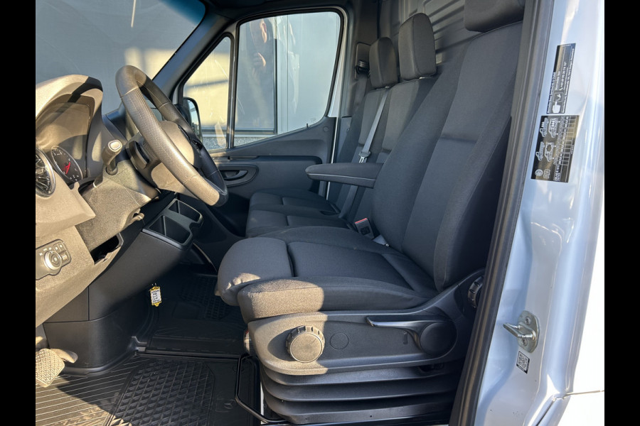 Mercedes-Benz Sprinter 317 CDI L2 H2 Pro LED / MBUX / Navigatie / Camera / Parkeersensoren / Cruise control / Airco