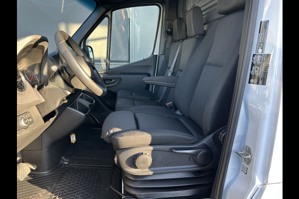 Mercedes-Benz Sprinter 317 CDI L2 H2 Pro LED / MBUX / Navigatie / Camera / Parkeersensoren / Cruise control / Airco