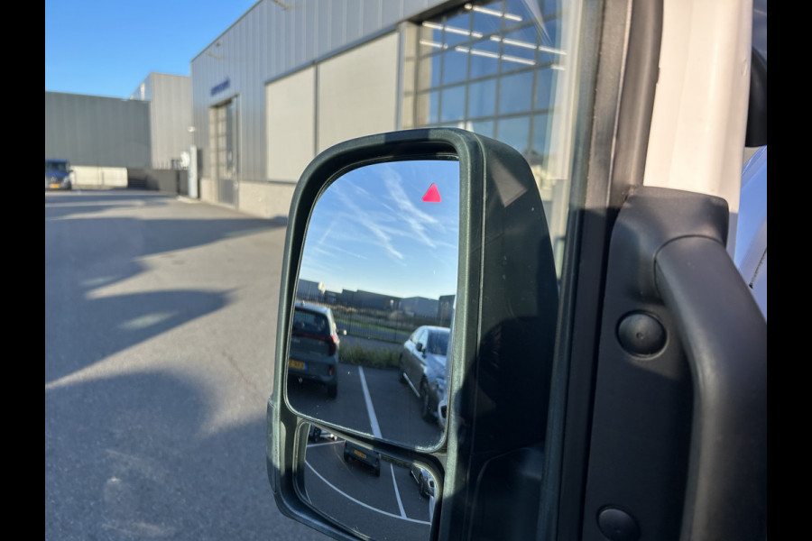 Mercedes-Benz Sprinter 317 CDI L2 H2 Pro LED / MBUX / Navigatie / Camera / Parkeersensoren / Cruise control / Airco