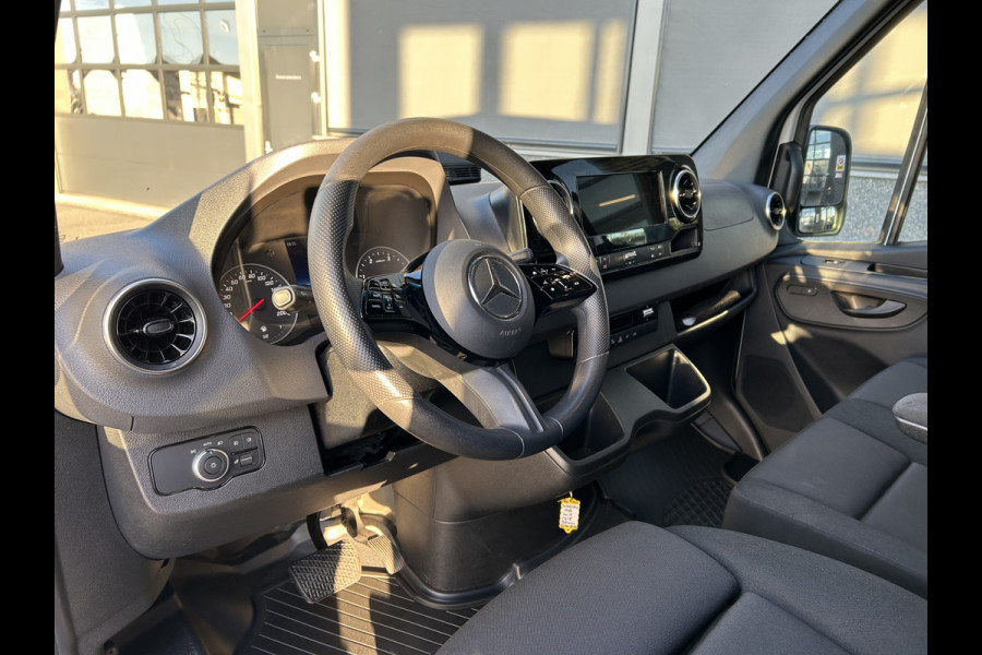 Mercedes-Benz Sprinter 317 CDI L2 H2 Pro LED / MBUX / Navigatie / Camera / Parkeersensoren / Cruise control / Airco