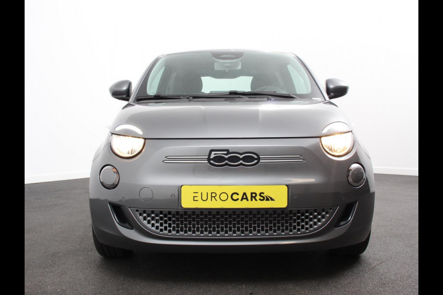 Fiat 500E Berline 42 kWh Automaat Climate control Cruise control Achteruitrijcamera Led Navigatie Apple Carplay/ Android Auto Lichtmetalen velgen Stoelverwarming