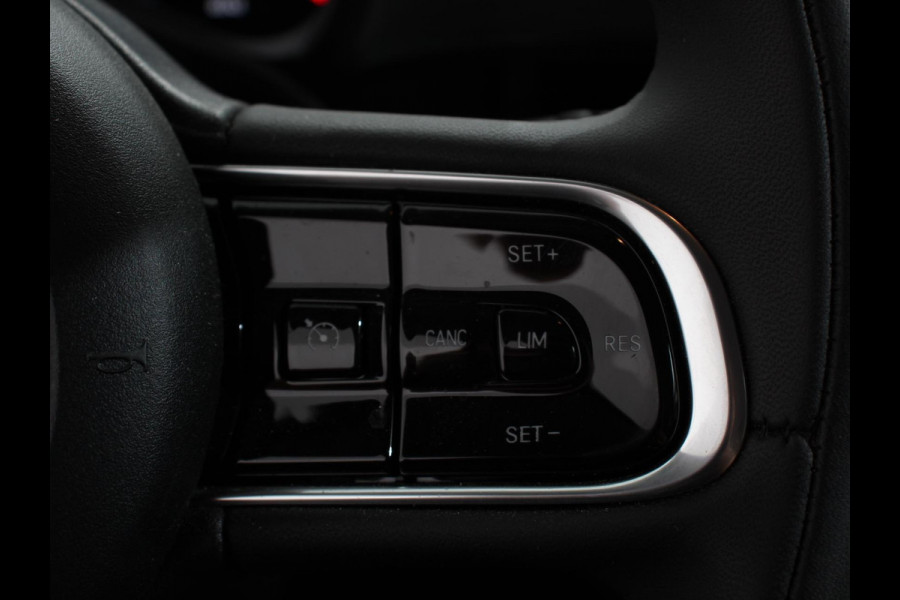 Fiat 500E Berline 42 kWh Automaat Climate control Cruise control Achteruitrijcamera Led Navigatie Apple Carplay/ Android Auto Lichtmetalen velgen Stoelverwarming
