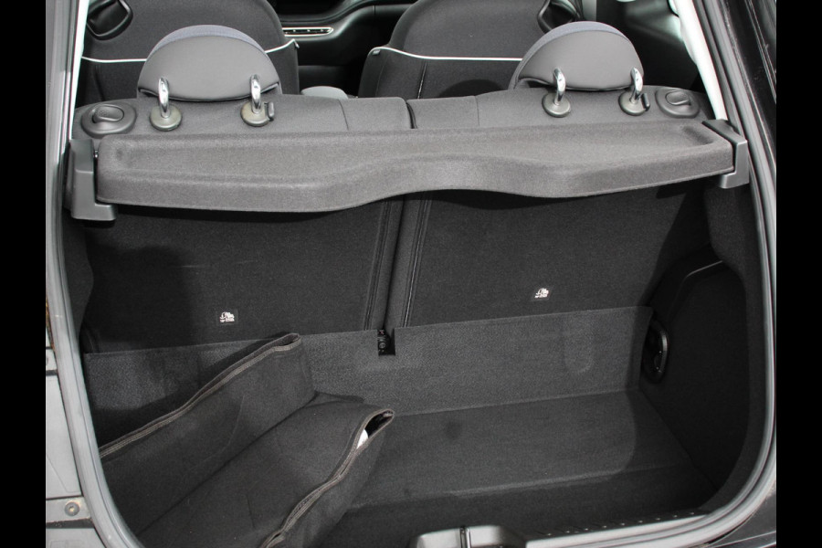Fiat 500E Berline 42 kWh Automaat Climate control Cruise control Achteruitrijcamera Led Navigatie Apple Carplay/ Android Auto Lichtmetalen velgen Stoelverwarming