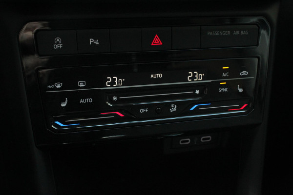 Volkswagen T-Cross 1.0 TSI 110pk DSG Life Navigatie Apple Carplay/Android Auto Adaptieve Cruise Control Camera Parkeersensoren Stoelverwarming Virtual Cockpit Getinte ramen Climatronic Lane Assist