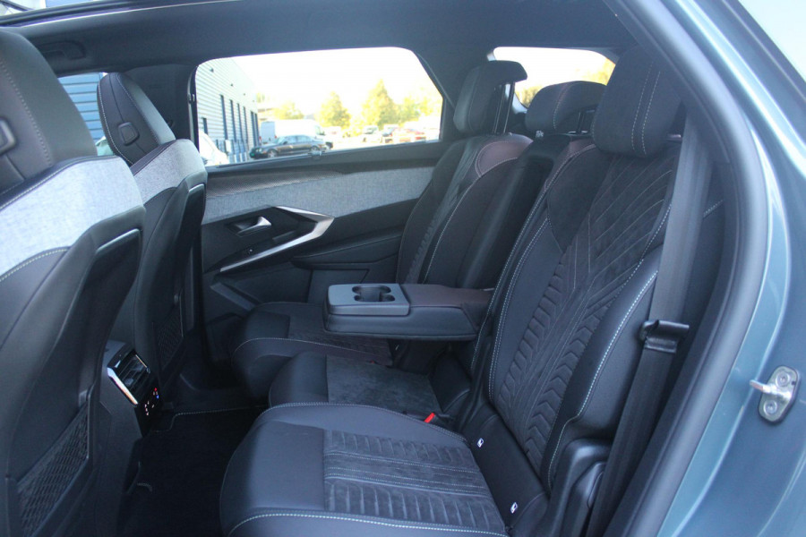 Peugeot 5008 1.2 Hybrid 145PK AUTOMAAT GT 7p | PANORAMISCH SCHUIFDAK PACK | 360° VISION & DRIVE ASSIST PLUS PACK: (360° CAMERA, BUITENSPIEGELS MET KANTELFUNCTIE, DRIVE ASSIST 2.0, DRAADLOZE TELEFOONLADER, ANTIDIEFSTALALARM) | BEKLEDING ALCANTARA/KUNSTLEDER | SEAT PACK COMFORT: (AGR BESTUUDERSSTOEL EN PASSAGIERSSTOEL ELEKTRISCH VERSTELBAAR MET MASSAGE FUNCTIE, BESTUUDERSSTOEL MET GEHEUGENFUNCTIE, BUITENSTE ZITPLAATSEN ACHTERBANK VERWARMBAAR) | GLANZEND ZWARTE DAKRAILS | BLUE INGARO  | 19" LICHTMETALEN VELGEN "BREDA" | DRAADLOZE TELEFOONLADER | APPLE CARPLAY/ANDROID AUTO DRAADLOOS |