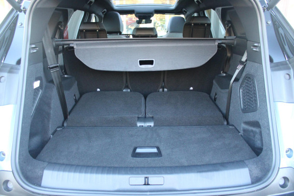 Peugeot 5008 1.2 Hybrid 145PK AUTOMAAT GT 7p | PANORAMISCH SCHUIFDAK PACK | 360° VISION & DRIVE ASSIST PLUS PACK: (360° CAMERA, BUITENSPIEGELS MET KANTELFUNCTIE, DRIVE ASSIST 2.0, DRAADLOZE TELEFOONLADER, ANTIDIEFSTALALARM) | BEKLEDING ALCANTARA/KUNSTLEDER | SEAT PACK COMFORT: (AGR BESTUUDERSSTOEL EN PASSAGIERSSTOEL ELEKTRISCH VERSTELBAAR MET MASSAGE FUNCTIE, BESTUUDERSSTOEL MET GEHEUGENFUNCTIE, BUITENSTE ZITPLAATSEN ACHTERBANK VERWARMBAAR) | GLANZEND ZWARTE DAKRAILS | BLUE INGARO  | 19" LICHTMETALEN VELGEN "BREDA" | DRAADLOZE TELEFOONLADER | APPLE CARPLAY/ANDROID AUTO DRAADLOOS |