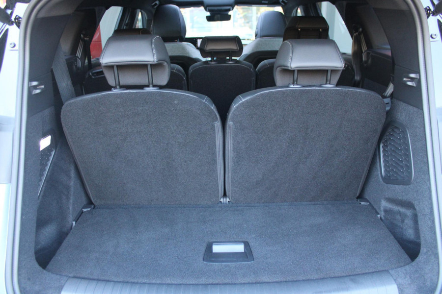 Peugeot 5008 1.2 Hybrid 145PK AUTOMAAT GT 7p | PANORAMISCH SCHUIFDAK PACK | 360° VISION & DRIVE ASSIST PLUS PACK: (360° CAMERA, BUITENSPIEGELS MET KANTELFUNCTIE, DRIVE ASSIST 2.0, DRAADLOZE TELEFOONLADER, ANTIDIEFSTALALARM) | BEKLEDING ALCANTARA/KUNSTLEDER | SEAT PACK COMFORT: (AGR BESTUUDERSSTOEL EN PASSAGIERSSTOEL ELEKTRISCH VERSTELBAAR MET MASSAGE FUNCTIE, BESTUUDERSSTOEL MET GEHEUGENFUNCTIE, BUITENSTE ZITPLAATSEN ACHTERBANK VERWARMBAAR) | GLANZEND ZWARTE DAKRAILS | BLUE INGARO  | 19" LICHTMETALEN VELGEN "BREDA" | DRAADLOZE TELEFOONLADER | APPLE CARPLAY/ANDROID AUTO DRAADLOOS |