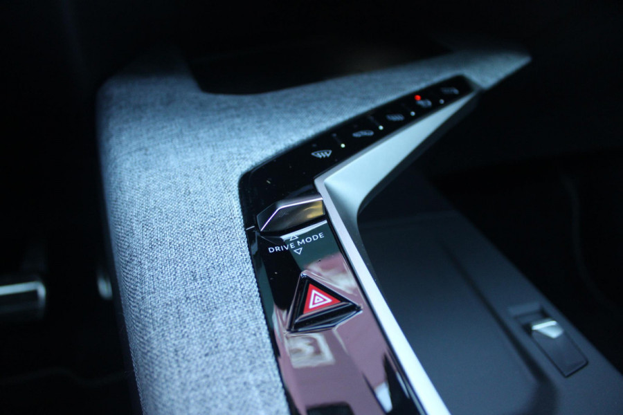 Peugeot 5008 1.2 Hybrid 145PK AUTOMAAT GT 7p | PANORAMISCH SCHUIFDAK PACK | 360° VISION & DRIVE ASSIST PLUS PACK: (360° CAMERA, BUITENSPIEGELS MET KANTELFUNCTIE, DRIVE ASSIST 2.0, DRAADLOZE TELEFOONLADER, ANTIDIEFSTALALARM) | BEKLEDING ALCANTARA/KUNSTLEDER | SEAT PACK COMFORT: (AGR BESTUUDERSSTOEL EN PASSAGIERSSTOEL ELEKTRISCH VERSTELBAAR MET MASSAGE FUNCTIE, BESTUUDERSSTOEL MET GEHEUGENFUNCTIE, BUITENSTE ZITPLAATSEN ACHTERBANK VERWARMBAAR) | GLANZEND ZWARTE DAKRAILS | BLUE INGARO  | 19" LICHTMETALEN VELGEN "BREDA" | DRAADLOZE TELEFOONLADER | APPLE CARPLAY/ANDROID AUTO DRAADLOOS |