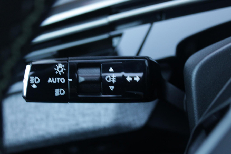 Peugeot 5008 1.2 Hybrid 145PK AUTOMAAT GT 7p | PANORAMISCH SCHUIFDAK PACK | 360° VISION & DRIVE ASSIST PLUS PACK: (360° CAMERA, BUITENSPIEGELS MET KANTELFUNCTIE, DRIVE ASSIST 2.0, DRAADLOZE TELEFOONLADER, ANTIDIEFSTALALARM) | BEKLEDING ALCANTARA/KUNSTLEDER | SEAT PACK COMFORT: (AGR BESTUUDERSSTOEL EN PASSAGIERSSTOEL ELEKTRISCH VERSTELBAAR MET MASSAGE FUNCTIE, BESTUUDERSSTOEL MET GEHEUGENFUNCTIE, BUITENSTE ZITPLAATSEN ACHTERBANK VERWARMBAAR) | GLANZEND ZWARTE DAKRAILS | BLUE INGARO  | 19" LICHTMETALEN VELGEN "BREDA" | DRAADLOZE TELEFOONLADER | APPLE CARPLAY/ANDROID AUTO DRAADLOOS |