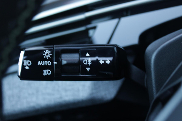 Peugeot 5008 1.2 Hybrid 145PK AUTOMAAT GT 7p | PANORAMISCH SCHUIFDAK PACK | 360° VISION & DRIVE ASSIST PLUS PACK: (360° CAMERA, BUITENSPIEGELS MET KANTELFUNCTIE, DRIVE ASSIST 2.0, DRAADLOZE TELEFOONLADER, ANTIDIEFSTALALARM) | BEKLEDING ALCANTARA/KUNSTLEDER | SEAT PACK COMFORT: (AGR BESTUUDERSSTOEL EN PASSAGIERSSTOEL ELEKTRISCH VERSTELBAAR MET MASSAGE FUNCTIE, BESTUUDERSSTOEL MET GEHEUGENFUNCTIE, BUITENSTE ZITPLAATSEN ACHTERBANK VERWARMBAAR) | GLANZEND ZWARTE DAKRAILS | BLUE INGARO  | 19" LICHTMETALEN VELGEN "BREDA" | DRAADLOZE TELEFOONLADER | APPLE CARPLAY/ANDROID AUTO DRAADLOOS |