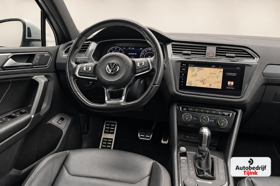 Volkswagen Tiguan 2.0 TSI 4MOTION 220PK R-Line | Pano | HUD | Dynaudio | Leder | Stoelverwarming | 360 camera | Lane/Park/Light Assist |  Vol |