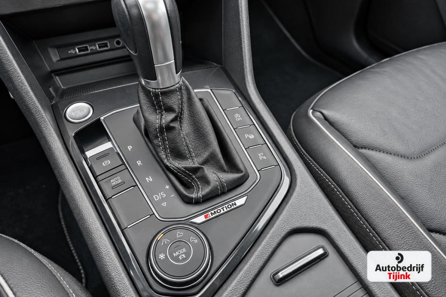 Volkswagen Tiguan 2.0 TSI 4MOTION 220PK R-Line | Pano | HUD | Dynaudio | Leder | Stoelverwarming | 360 camera | Lane/Park/Light Assist |  Vol |