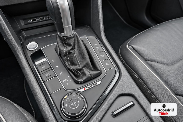 Volkswagen Tiguan 2.0 TSI 4MOTION 220PK R-Line | Pano | HUD | Dynaudio | Leder | Stoelverwarming | 360 camera | Lane/Park/Light Assist |  Vol |