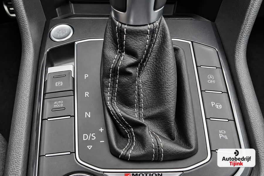 Volkswagen Tiguan 2.0 TSI 4MOTION 220PK R-Line | Pano | HUD | Dynaudio | Leder | Stoelverwarming | 360 camera | Lane/Park/Light Assist |  Vol |