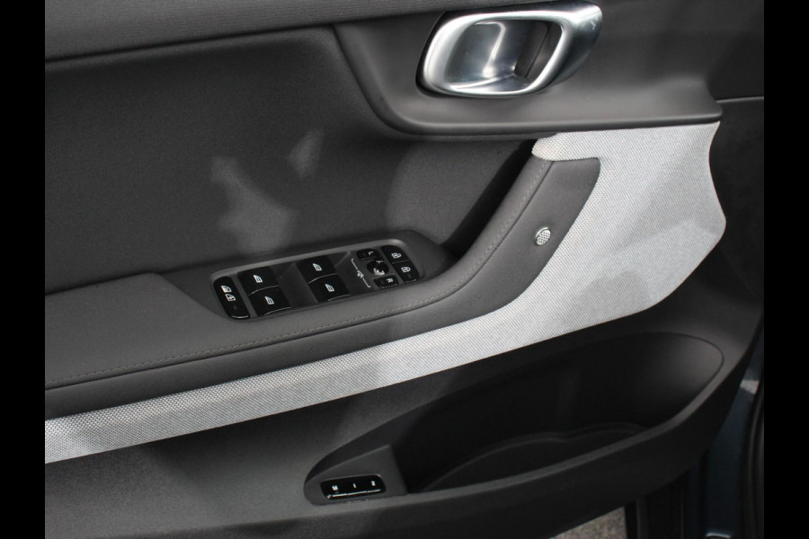 Polestar 2 Long Range Single Motor 78 kWh Climate control Cruise control Panoramadak Parkeersensoren + Camera Voorstoelen verwarmd Apple Carplay/ Android Auto