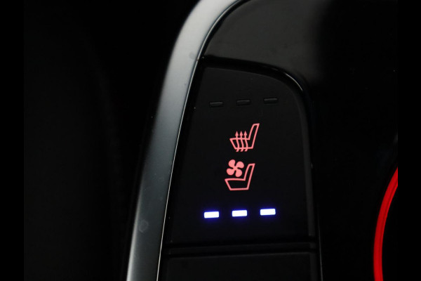 Kia e-Niro ExecutiveLine 64 kWh | SOH 93,9% | Leder | Memory | Stuur/stoel verwarming | Cruise control | Dodehoek detectie | JBL Sound | Carplay | Camera | Park assist | Achterbank verwarming
