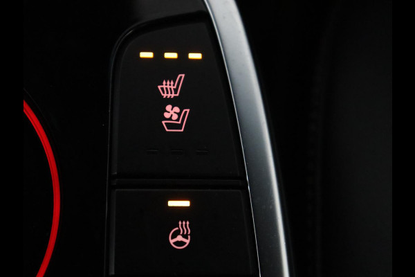 Kia e-Niro ExecutiveLine 64 kWh | SOH 93,9% | Leder | Memory | Stuur/stoel verwarming | Cruise control | Dodehoek detectie | JBL Sound | Carplay | Camera | Park assist | Achterbank verwarming