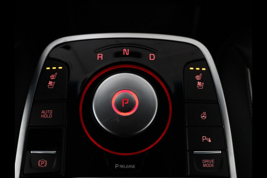 Kia e-Niro ExecutiveLine 64 kWh | SOH 93,9% | Leder | Memory | Stuur/stoel verwarming | Cruise control | Dodehoek detectie | JBL Sound | Carplay | Camera | Park assist | Achterbank verwarming