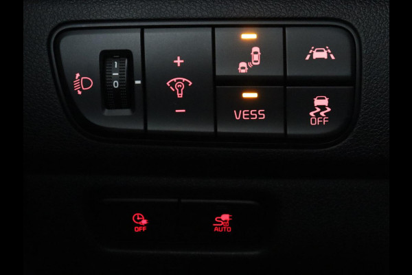 Kia e-Niro ExecutiveLine 64 kWh | SOH 93,9% | Leder | Memory | Stuur/stoel verwarming | Cruise control | Dodehoek detectie | JBL Sound | Carplay | Camera | Park assist | Achterbank verwarming