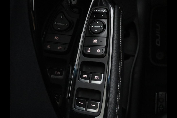 Kia e-Niro ExecutiveLine 64 kWh | SOH 93,9% | Leder | Memory | Stuur/stoel verwarming | Cruise control | Dodehoek detectie | JBL Sound | Carplay | Camera | Park assist | Achterbank verwarming