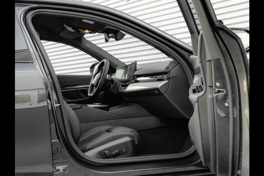 BMW i5 eDrive40 - M-Sport - Active Cruise Control - Harman Kardon
