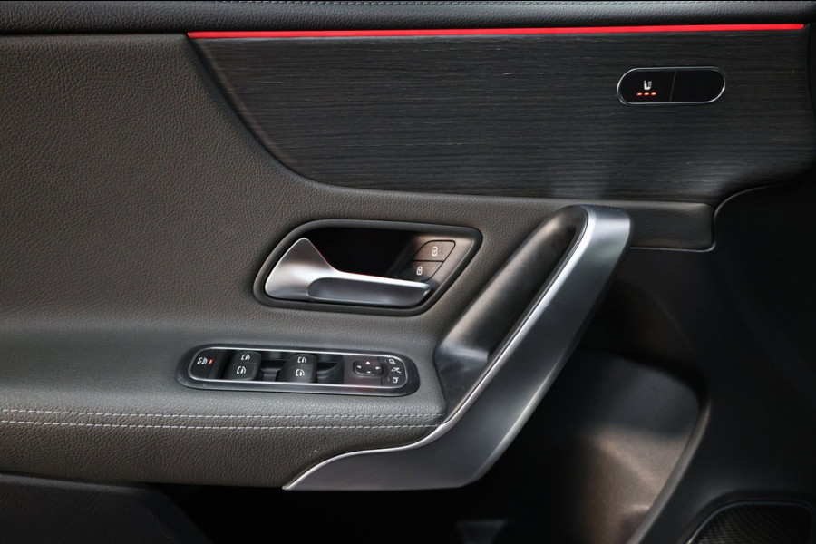 Mercedes-Benz A-Klasse 220 AMG MULTIBEAM/VIRTUAL/SFEER/PANO/LEER+S.VERWARMING+MEMORY/19" LMV/CAM/ACC/ECC/12 MDN GARANTIE!
