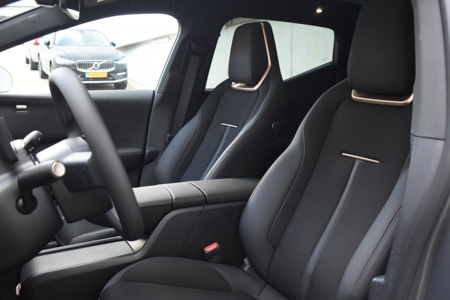 ZEEKR X RWD Long Range 69 kWh / Stoelverwarming / 360 graden camera / Panorama dak / Dode hoek sensoren / Elektrisch bedienbare bestuuurdersstoel / Apple Carplay-Android auto