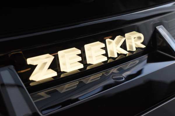 ZEEKR X RWD Long Range 69 kWh / Stoelverwarming / 360 graden camera / Panorama dak / Dode hoek sensoren / Elektrisch bedienbare bestuuurdersstoel / Apple Carplay-Android auto