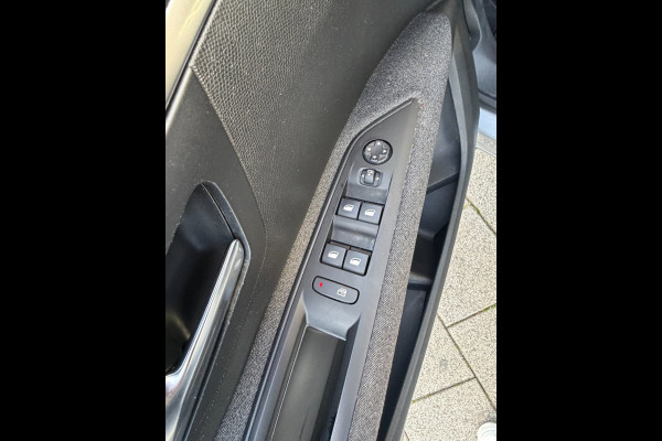 Peugeot 5008 1.2 PureTech Active Business - AUTOMAAT I 7 Persoons I Navigatie I Airco I LED I PDC I Sport velgen I Dealer onderh.