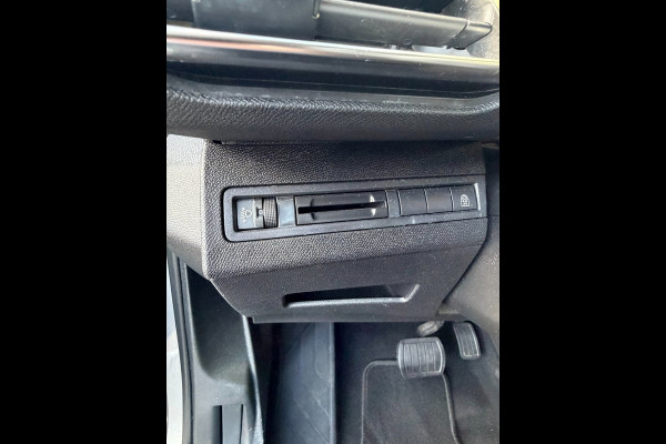 Peugeot 5008 1.2 PureTech Active Business - AUTOMAAT I 7 Persoons I Navigatie I Airco I LED I PDC I Sport velgen I Dealer onderh.