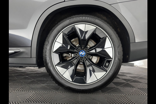 BMW iX3 High Executive 80 kWh [3-Fase-11kW] {SoH-100%} (INCL-BTW) Aut. *PANO | LEATHER | HARMAN/KARDON | ADAPTIVE-CRUISE | FULL-LED | BLINDSPOT | MEMORY-PACK | DIGI-COCKPIT | HEATED-SPORTSEATS | KEYLESS | CAMERA | DAB+ | TOWBAR | HEAD-UP | 20''AL