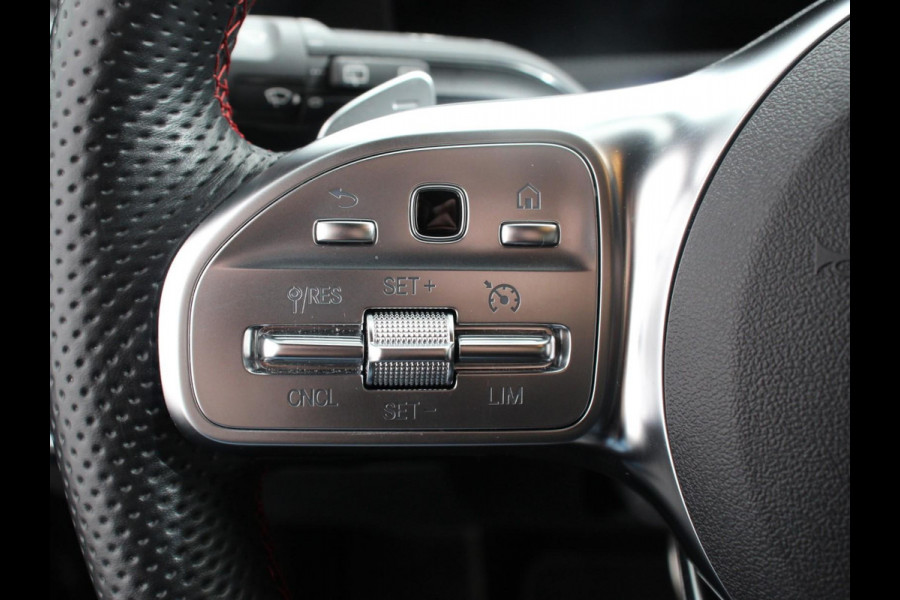 Mercedes-Benz A-Klasse 200 Automaat AMG Line Navigatie Climate Control Camera Virtual Cockpit Led Stoelverwarming Cruise control Parkeersensoren