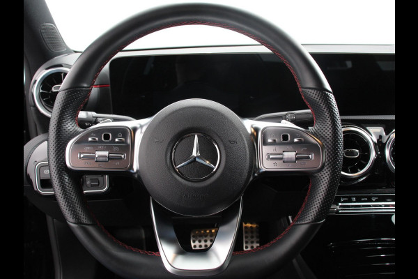 Mercedes-Benz A-Klasse 200 Automaat AMG Line Navigatie Climate Control Camera Virtual Cockpit Led Stoelverwarming Cruise control Parkeersensoren