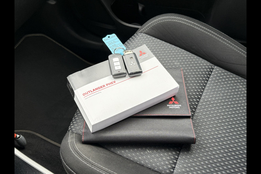 Mitsubishi Outlander BWJ 2021 | 2.4 225PK PHEV Pure | CLIMA | NAVI | STOELVERW | CAMERA A | CARPLAY | PDC 2X| LICHTMETAAL